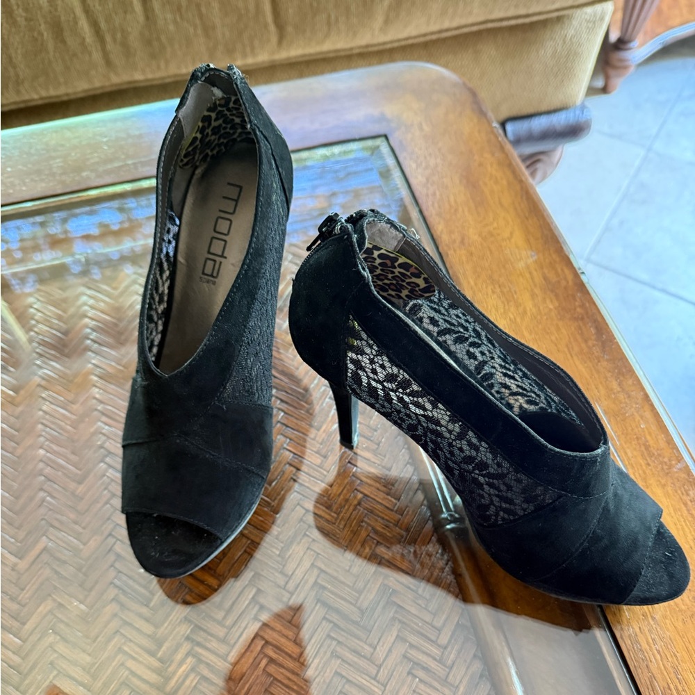 Moda Black Classic Heels Sleek Silhouette